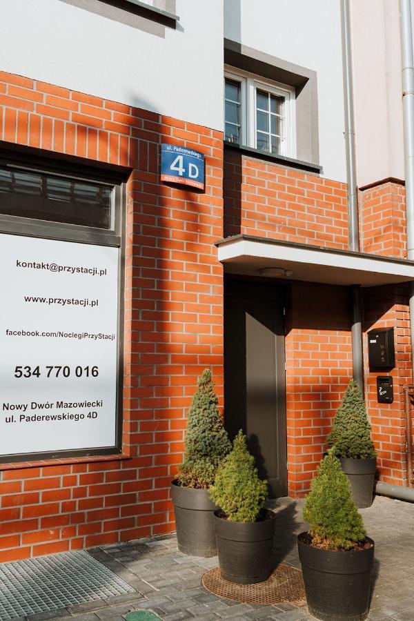 Noclegi Przy Stacji Nowy Dwór Mazowiecki Exterior photo